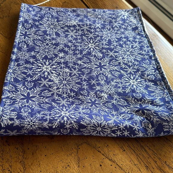 Winter Royal Blue & Silver snowflakes sparkling affect 12 x 56 inch table runner - Picture 11 of 11